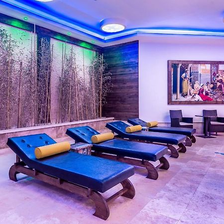 Vuni Palace Premium Hotel & Spa & Casino Beachfront Location ! Kyrenia  Exteriör bild