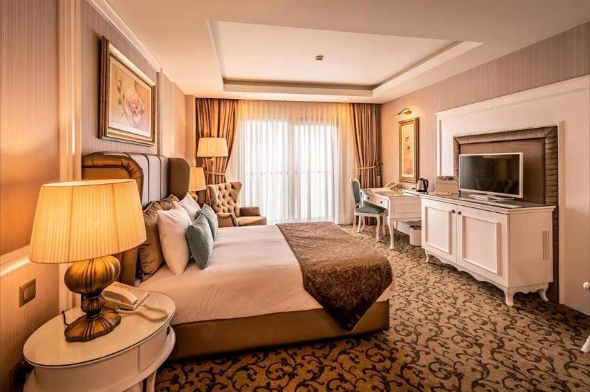 Vuni Palace Premium Hotel & Spa & Casino Beachfront Location ! Kyrenia  Exteriör bild