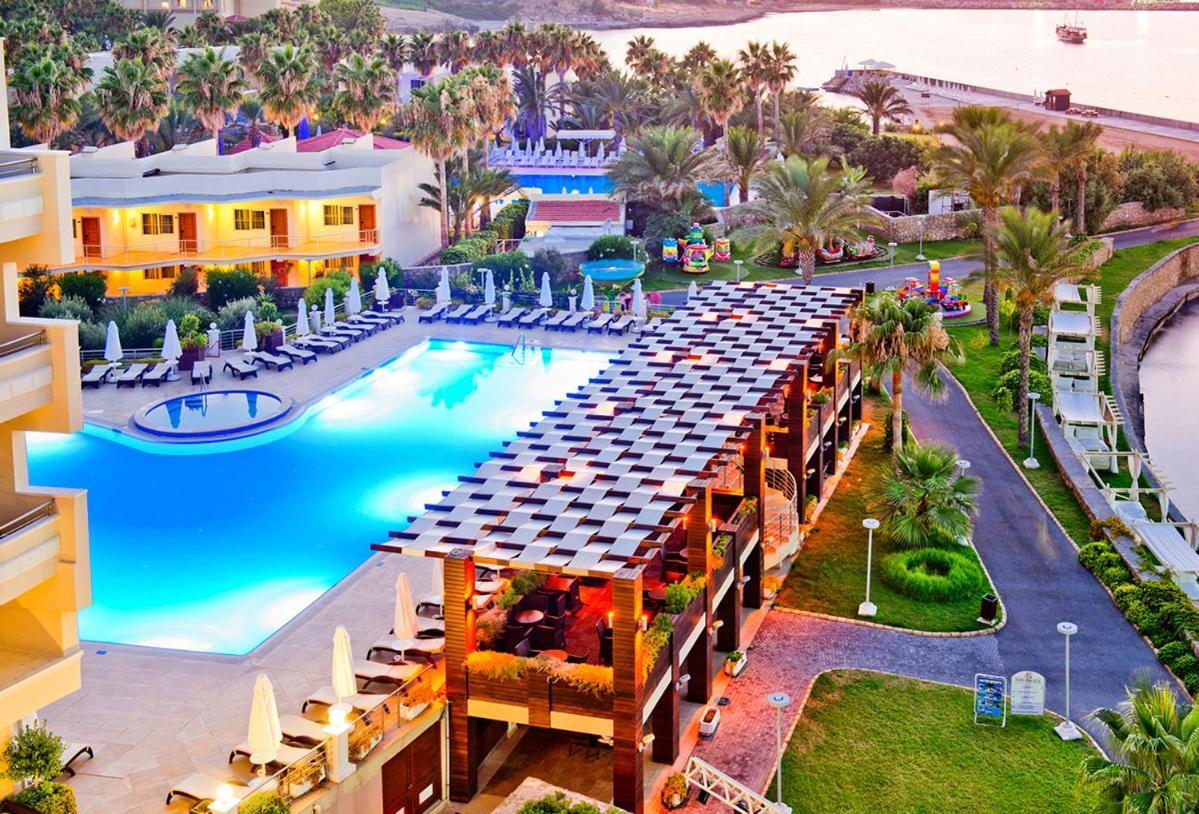 Vuni Palace Premium Hotel & Spa & Casino Beachfront Location ! Kyrenia  Exteriör bild