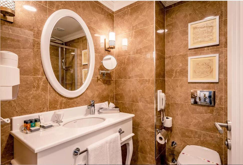 Vuni Palace Premium Hotel & Spa & Casino Beachfront Location ! Kyrenia  Exteriör bild