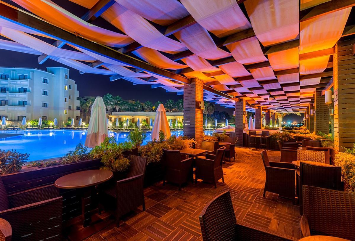 Vuni Palace Premium Hotel & Spa & Casino Beachfront Location ! Kyrenia  Exteriör bild