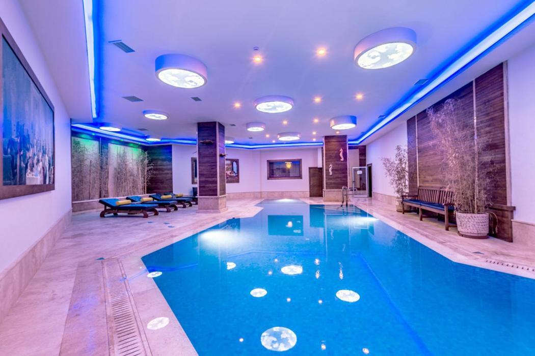 Vuni Palace Premium Hotel & Spa & Casino Beachfront Location ! Kyrenia  Exteriör bild