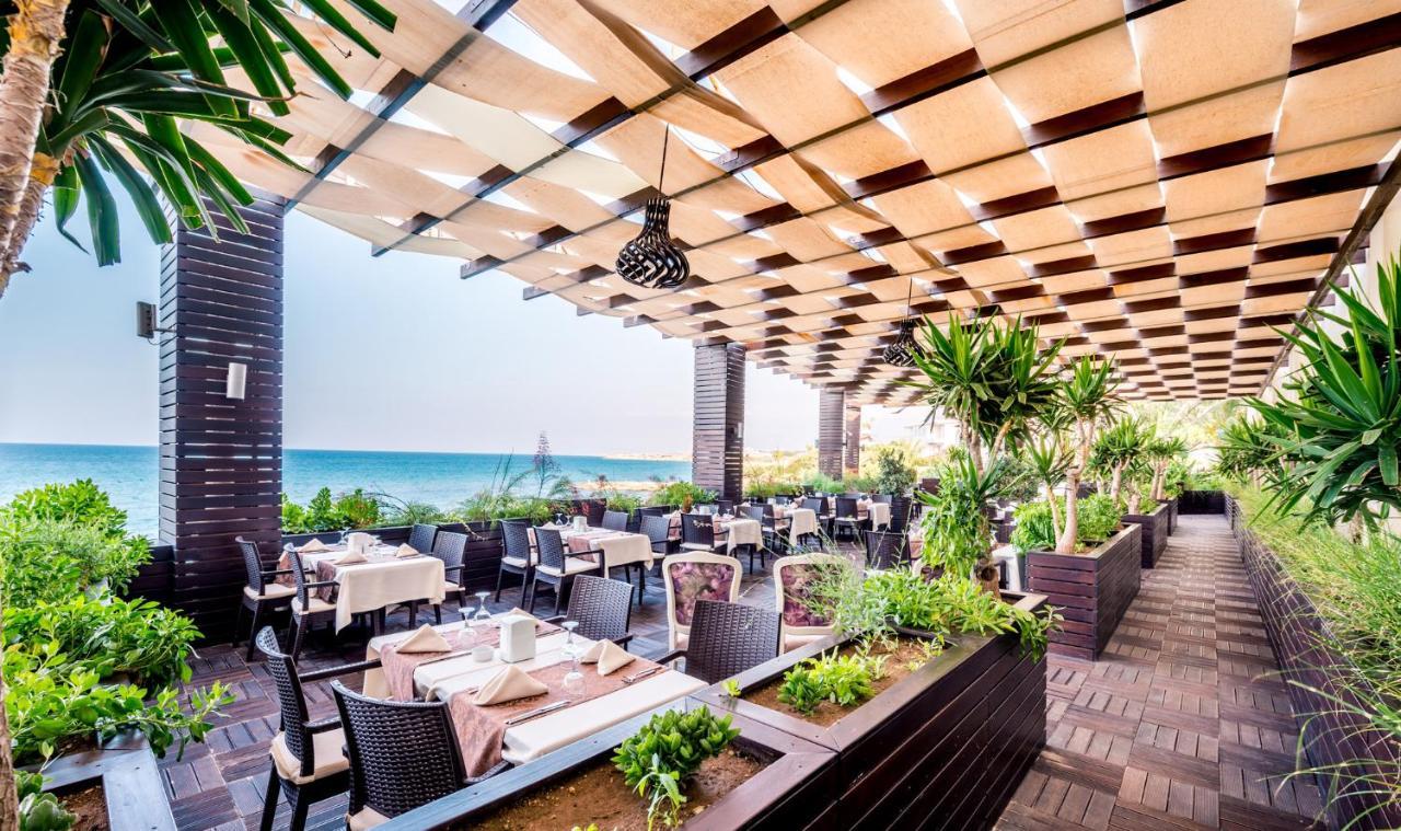 Vuni Palace Premium Hotel & Spa & Casino Beachfront Location ! Kyrenia  Exteriör bild