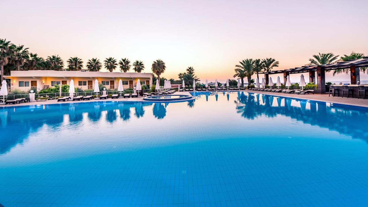 Vuni Palace Premium Hotel & Spa & Casino Beachfront Location ! Kyrenia  Exteriör bild