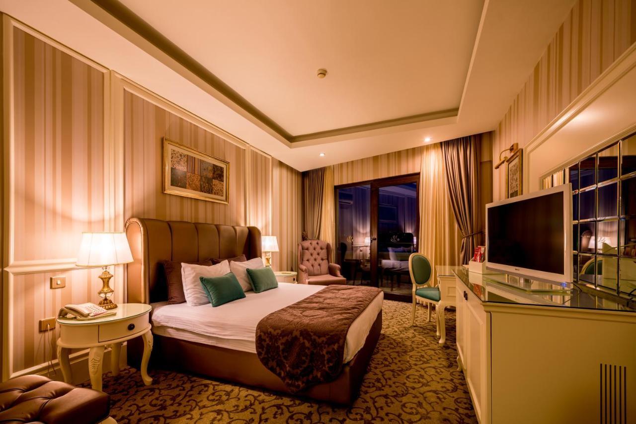 Vuni Palace Premium Hotel & Spa & Casino Beachfront Location ! Kyrenia  Exteriör bild